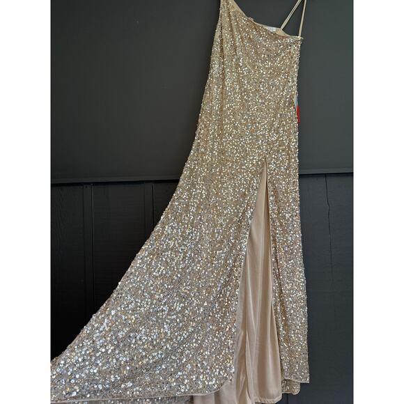 Mac Duggal Sequin One Shoulder Gown With Embellishments 10729 NEW Size 10 - Picture 4 of 16